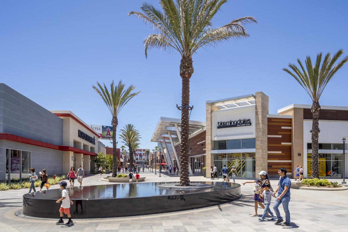 How to get to Las Vegas South Premium Outlets in Enterprise by Bus?